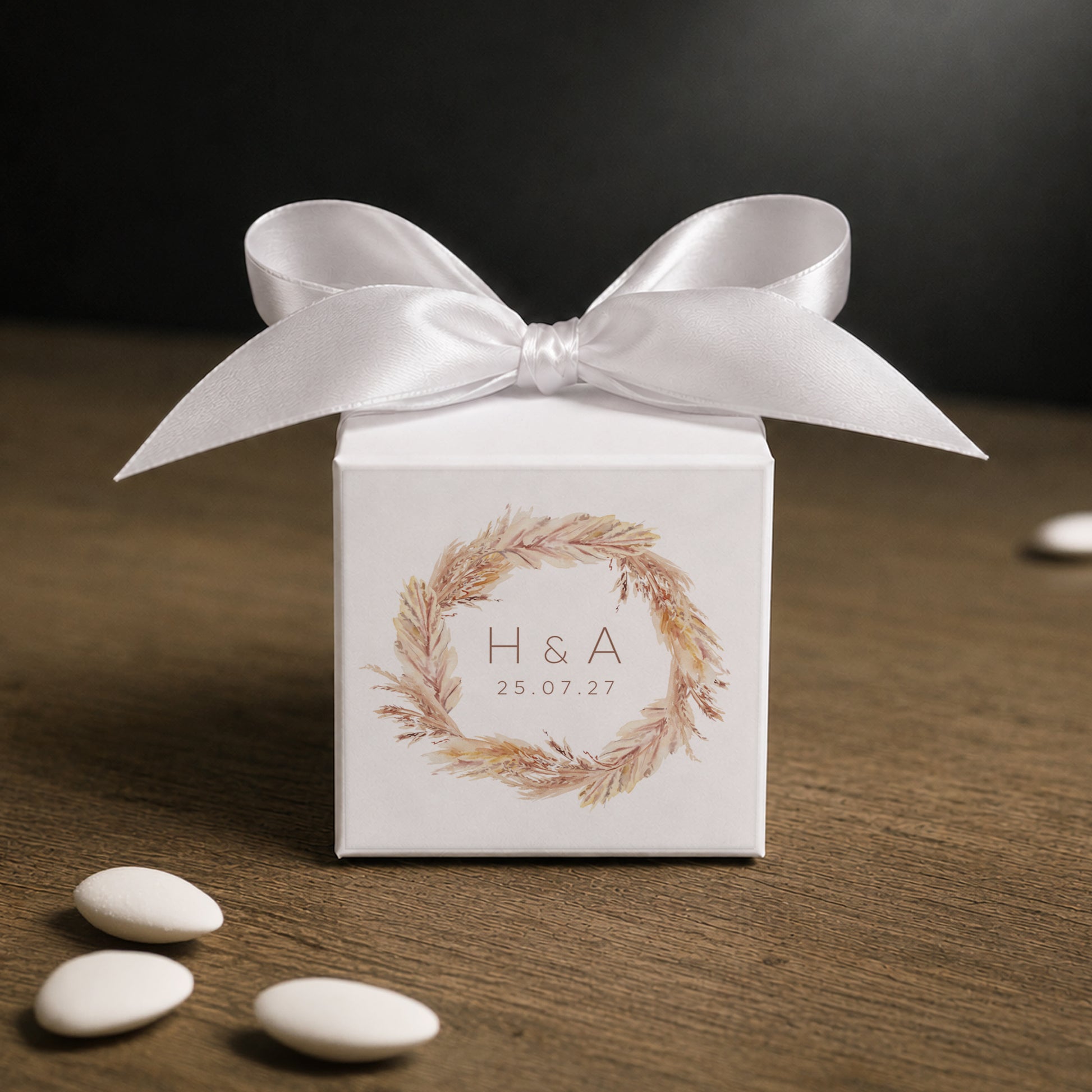 White paper cube favor box 7.5 × 7.5 × 7.5 cm, made from thick 400 gsm paper with printed sticker and ribbon in your choice of color – elegant wedding favor box. Theme: Pampas.
